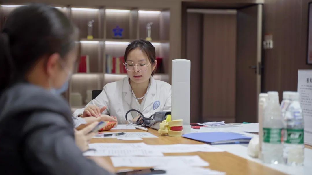 健康義診進(jìn)中庭，跟emo說拜拜