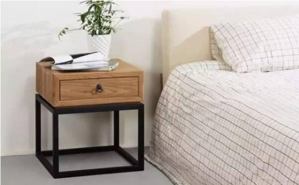 房子裝修完，買了床，床頭柜該如何選擇？